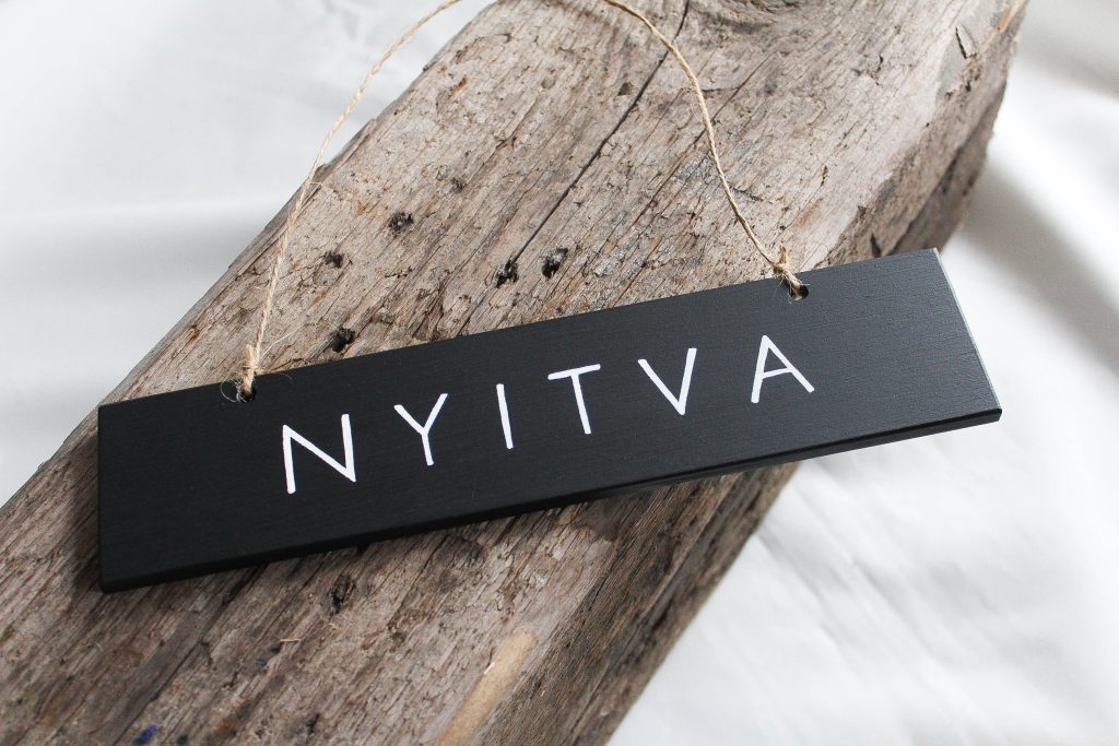 nyitva-zárva táblák