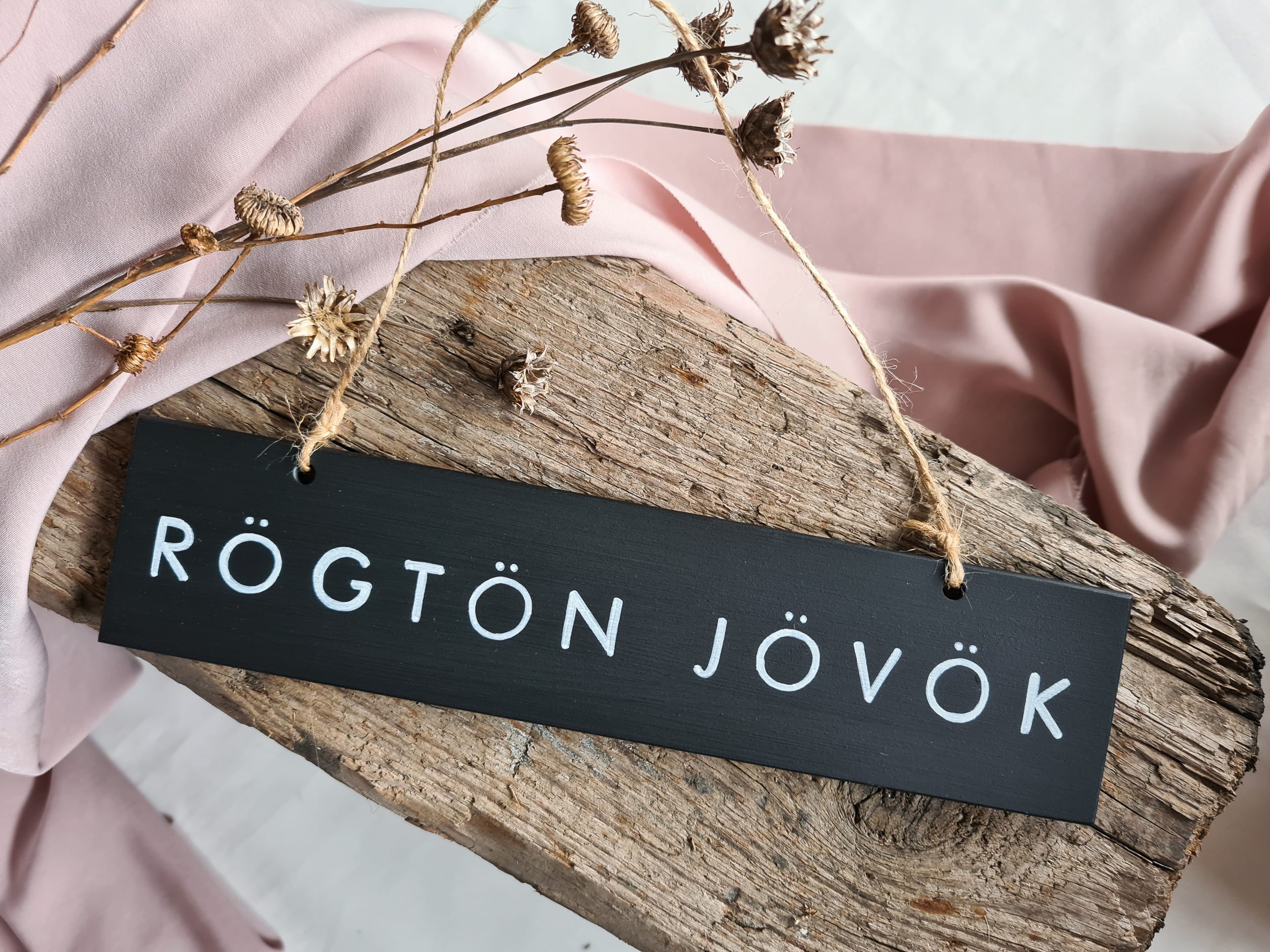 rögtön jövök tábla