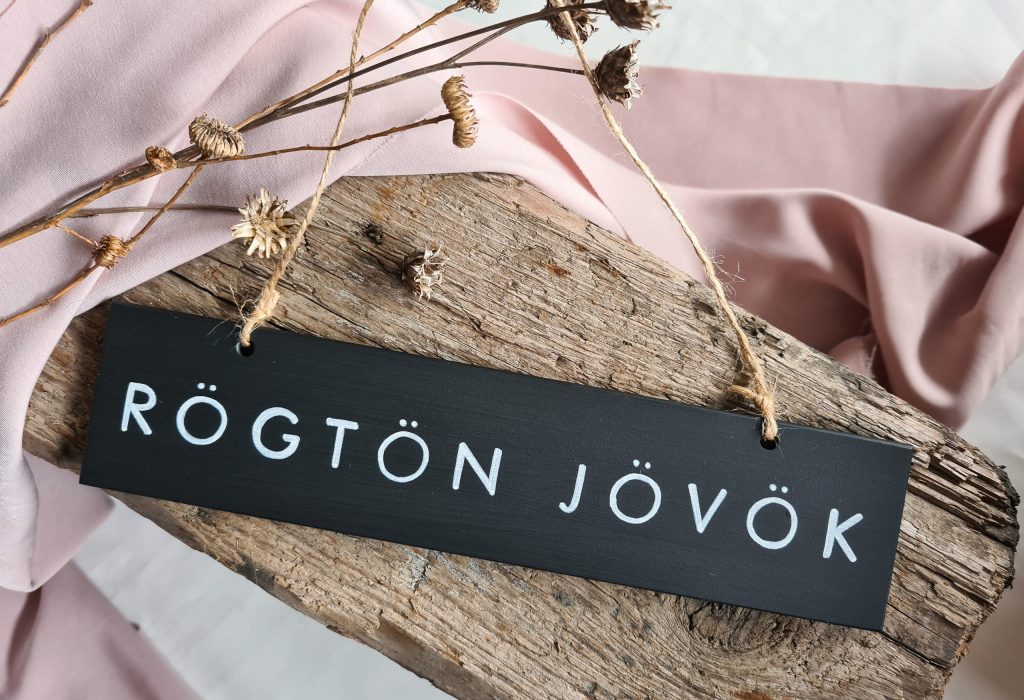 rögtön jövök tábla
